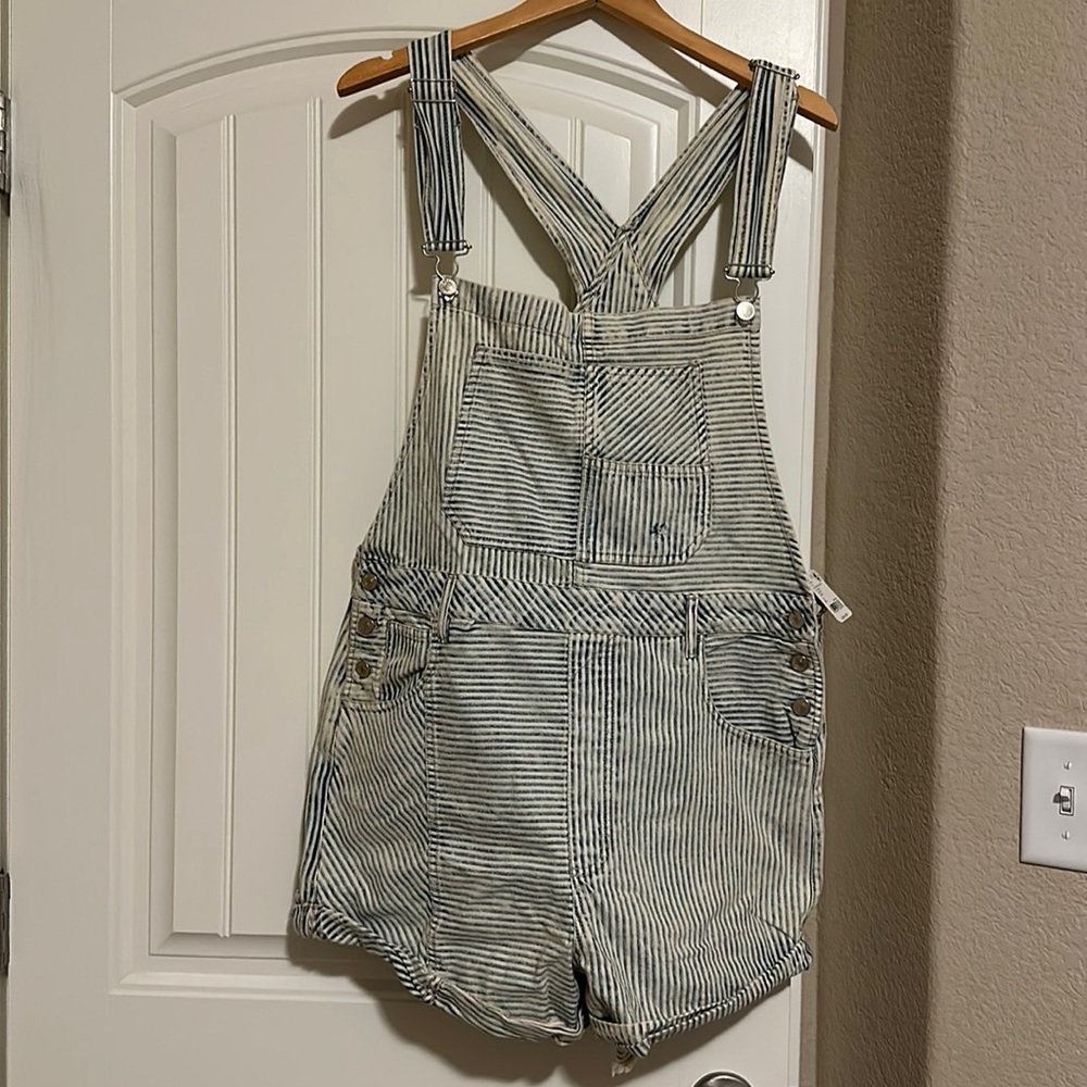 Free People overall shorts - size XL - NWT